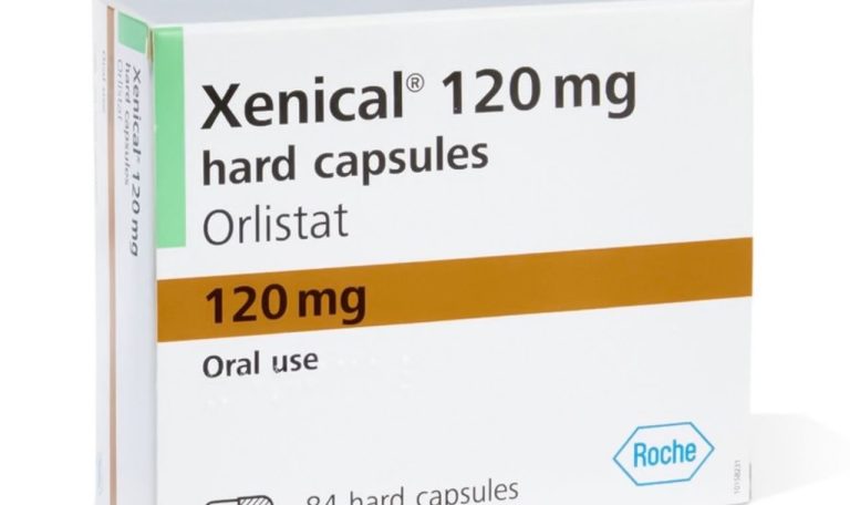 Xenical kopen zonder recept? Dan bent u bij Onlineapotheek.io aan het juiste adres! Wil u snel afvallen, maar geen van de eerder toegepaste methoden hebben echt gewerkt? Bezorg u het gevreesde jojo-effect slapeloze nachten? Probeer dan de enige Xenical afslankpillen. Of u nou snel een paar kilo kwijt moet, of worstelt met een groter overgewicht Xenical kopen kan u helpen om die resultaten te bereiken. Neem eindelijk afscheid van die vervelende kilo's door Xenical online te kopen - de dieetpil die doet wat hij belooft. Wat is Xenical? Xenical, ook wel bekend als Orlistat of Alli, is op dit moment één van de meest populaire medicijnen tegen overgewicht en zwaarlijvigheid. Anders dan de tot nu veel gebruikte gewichtsverlies producten werkt Xenical direct in de maag zonder de hormoon balans in de hersenen te verstoren. Xenical is geen wondermiddel maar kan wel net voor deze personen dat extra zetje geven, waardoor de pogingen om gewicht te verliezen meer kans van slagen krijgen. Via deze website kunt u op een eenvoudige manier verschillende doses van Xenical bestellen. De bestelde Xenical tabletten worden, na betaling, binnen 48 uur bij het door u opgegeven adres afgeleverd. Waarom wordt Xenical voorgeschreven? Xenical is een medicijn dat wordt voorgeschreven als behandeling voor obesitas. Xenical wordt voorgeschreven in combinatie met een streng dieet en lichaamsbeweging aan mensen met overgewicht en obesitas die blijvend afvallen willen. Daarnaast kan het ook worden voorgeschreven aan mensen met overgewicht die bepaalde risicofactoren hebben, zoals hoge bloeddruk, diabetes of hoog cholesterolgehalte. Hoe werkt Xenical? Het werkzame bestanddeel in Xenical is Orlistat. Beiden zijn zogenaamde lipase remmers die werken door de absorptie van vet uit voedsel te verminderen. Xenical blokkeert een enzym genaamd lipase, dat helpt bij de afbraak van vet in de darmen, waardoor minder vet door het lichaam kan worden opgenomen. Xenical voorkomt dat vet (tot 30% van het dagelijks ingenomen vet per maaltijd) opgenomen wordt door het lichaam en bij de vetreserves terecht komt. Uit wetenschappelijk studies is gebleken dat Xenical erg effectief en gebruikers ervan helpt om op een eenvoudige manier tussen de vijf procent extra van hun lichaamsgewicht kwijt te raken. Wanneer u Xenical kopen en gebruiken gaat raden we u aan om vitamine supplementen te gebruiken, dit omdat sommige vitaminen op worden geslagen in het vet wat u eet. Wanneer een derde dan de vetten niet wordt verwerkt kan het dus zijn dat u niet voldoende vitaminen binnen krijgt. Deze vitaminen moet u 2 uur na het gebruik van Xenical innemen. Hoe Xenical gebruiken? Een Xenical tablet moet in worden genomen tijdens elke maaltijd (ontbijt, lunch, diner). Mocht het tijdens de maaltijd niet lukken om het in te nemen dan kan dit tot maximaal één uur erna. In totaal worden er dus 3 tabletten per dag in worden genomen. De meest voorkomende bijwerking van dit middel is een vettige stoelgang, maar dit kan grotendeels worden voorkomen door maaltijden te nemen die bestaan uit minder dan 30% vet en weinig calorieën. Wanneer u een maaltijd neemt wat uitzonderlijk weinig vet of helemaal geen vet bevat is het niet nodig om een tablet te slikken. Wat zijn de bijwerkingen van Xenical? Bij het gebruik van medicijnen bestaat altijd een risico tot het ervaren van één of meerdere bijwerkingen. Zoals bij alle medicijnen kunnen er bijwerkingen optreden bij het gebruik van Xenical. Hier zijn enkele veelvoorkomende bijwerkingen: Vloeibare ontlasting Flatulentie Frequente stoelgang Maagklachten Hoofdpijn Het is belangrijk om te onthouden dat niet iedereen bijwerkingen zal ervaren. Als u echter last heeft van bijwerkingen of als u zich zorgen maakt over het gebruik van dit medicijn, neem dan contact op met uw arts. Xenical dosering: welke Xenical dosering is geschikt voor mij? De aanbevolen dosering voor volwassenen is een 120 mg Xenical capsule bij elke maaltijd die vet bevat, tot een maximum van drie capsules per dag. Het is belangrijk om Xenical in te nemen naast het volgen van een licht en gevarieerd dieet om ervoor te zorgen dat u het meeste uit deze medicatie haalt. Werkt Xenical echt? Studies hebben aangetoond dat Orlistat een effectief middel kan zijn voor gewichtsverlies in combinatie met een dieet en lichaamsbeweging. Voor degenen die succesvol willen afvallen, raden artsen aan Orlistat te combineren met een caloriearm dieet en regelmatige voldoende lichaamsbeweging voor een maximaal effect. Xenical kopen: waarom? Deze dieetpil is een middel wat vrij eenvoudig te verkrijgen is en kan helpen met het verliezen van gewicht. Wanneer het gebruik van Xenical word gecombineerd met een gezond dieet (bij voorkeur voedsel met een vetpercentage van 30% of minder) en voldoende bewegen, kan het middel binnen twee of drie maanden zorgen voor een aanzienlijk gewichtsverlies. Als u Xenical kopen gaat, krijg u een effectieve afslankpil die u kan helpen om een aantal kilo´s per week af te vallen zodat u zich weer goed kan voelen in uw eigen lichaam. Zorg er wel voor dat u van te voren met uw huisarts uw plannen bespreekt zodat u zeker weet dat deze afslankpillen voor u geschikt zijn. Xenical online kopen: kan dat? Xenical online kopen is een perfecte oplossing voor wie niet persoonlijk naar de apotheekwinkel kan gaan! Orlistat kopen op het internet is veel handiger dan Orlistat kopen bij uw gewone apotheek. Xenical kopen bij een online apotheek halen is gemakkelijk, en daarom hebben duizenden mensen in Nederland het al gedaan. Wij willen dat u een van onze klanten wordt, zodat u zelf kunt zien dat Xenical kopen via internet zijn voordelen heeft - zoals het vermijden van een rit naar uw huisarts en reguliere apotheek. Xenical zonder recept kopen: kan dat? Xenical kopen zonder recept is niet mogelijk in Nederland, omdat het een receptplichtig geneesmiddel is. Onlineapotheek.io is een gecertificeerde apotheek met in de EU geregistreerde artsen en werkt samen met een geregistreerde postorderapotheek, die alleen originele merkgeneesmiddelen verkoopt. Met behulp van onze online consultatie, kan een geregistreerde eu arts bepalen of deze dieetpil geschikt voor u is. Als het geschikt is, geven onze artsen u een online recept dat wordt doorgestuurd naar onze postorderapotheek. Dan is het nu aan u ... Heeft u last van ongezond buikvet en wil u daar iets aan doen? Weet dan dat Xenical kopen echt doeltreffend is om gewicht te verliezen! Daarnaast kan een gezond en natuurlijk voedingspatroon en leefgewoonten zoals lichaamsbeweging ervoor zorgen dat u nog meer gewicht verliest in combinatie met deze afslanktabletten.